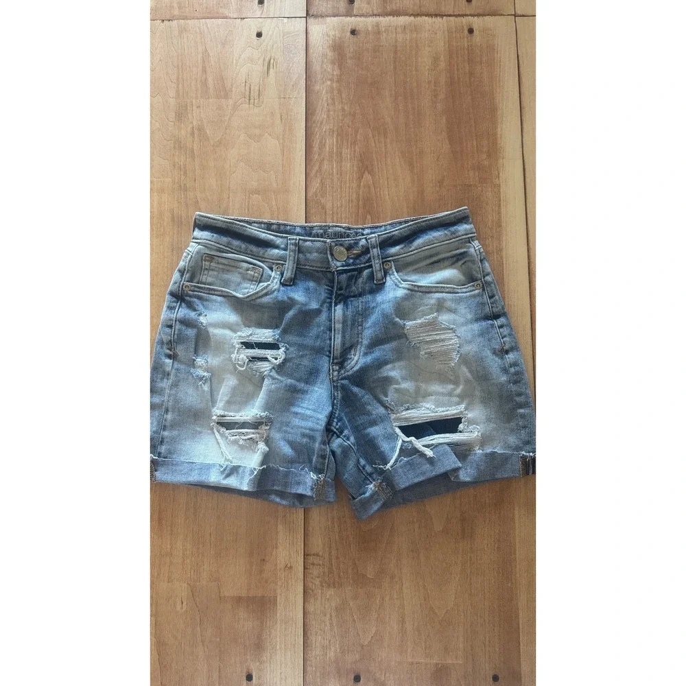 Maurices Womens Light Wash Distressed Denim‎ Shorts Ripped Cuffed Size 2